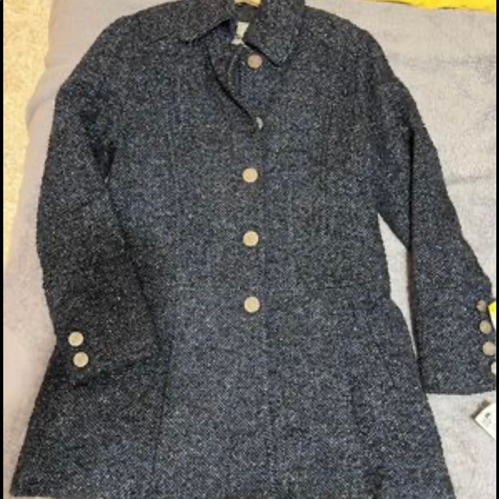 New, never worn GUESS  pleated button down pea style woven jacket